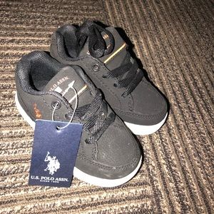 Boys sneakers